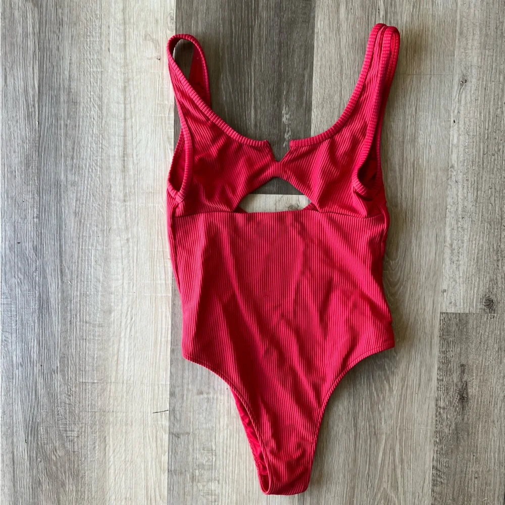 Frankies Bikinis Cody Cut Out One Piece Swimsuit Red size Small